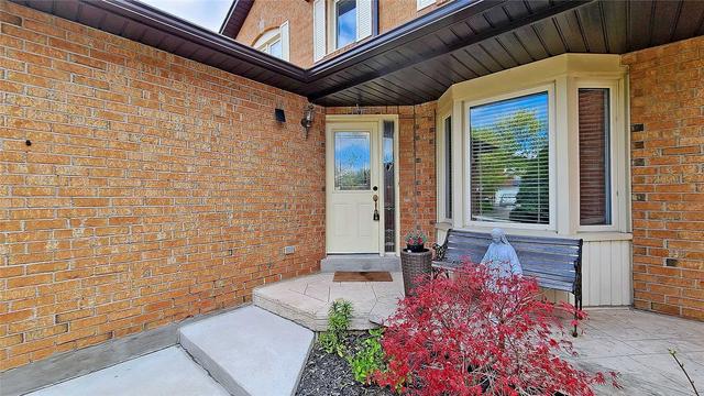 37 Afton Cres, House detached with 3 bedrooms, 4 bathrooms and 5 parking in Vaughan ON | Image 23