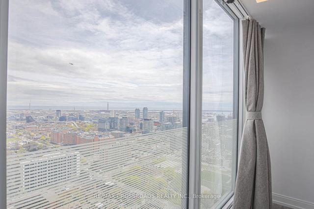5303 - 181 Dundas St E, Condo with 2 bedrooms, 1 bathrooms and 1 parking in Toronto ON | Image 9