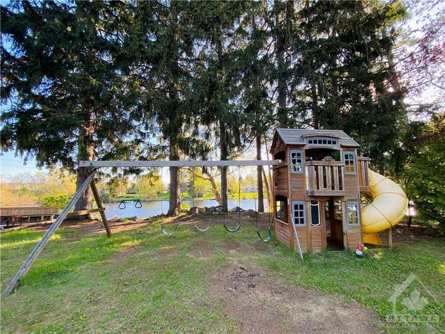 Play structure, hot tub, built in gas bbq station, all included | Image 24