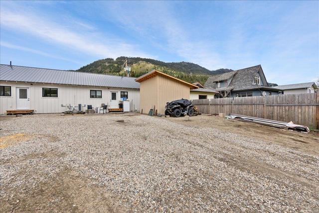 1 - 733 Railway Ave, House detached with 2 bedrooms, 1 bathrooms and 4 parking in Salmo BC | Image 26