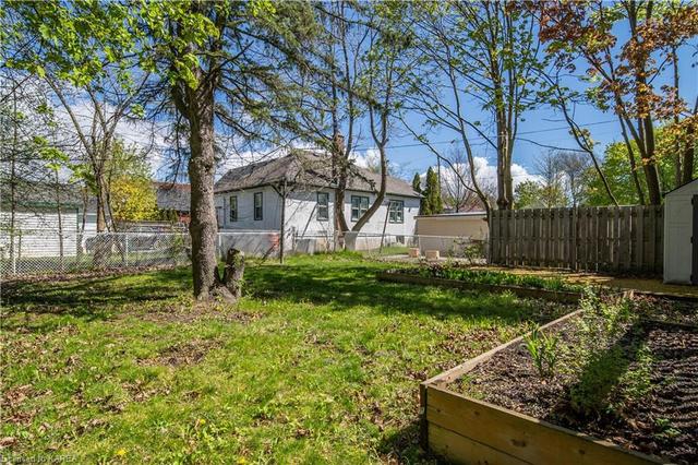 129 Carruthers Ave, House detached with 2 bedrooms, 1 bathrooms and 3 parking in Kingston ON | Image 29