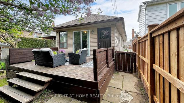 121 Frankdale Ave, House detached with 3 bedrooms, 2 bathrooms and 2 parking in Toronto ON | Image 25