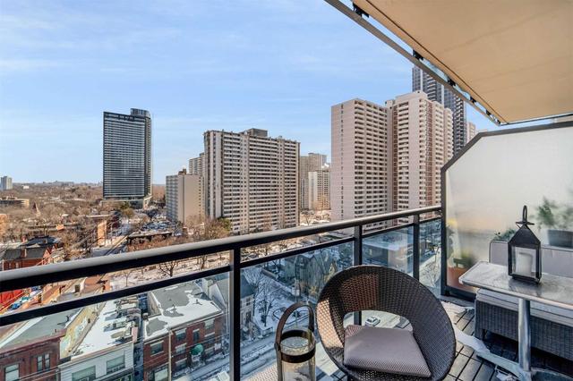 1002 - 28 Linden St, Condo with 2 bedrooms, 2 bathrooms and 1 parking in Toronto ON | Image 3