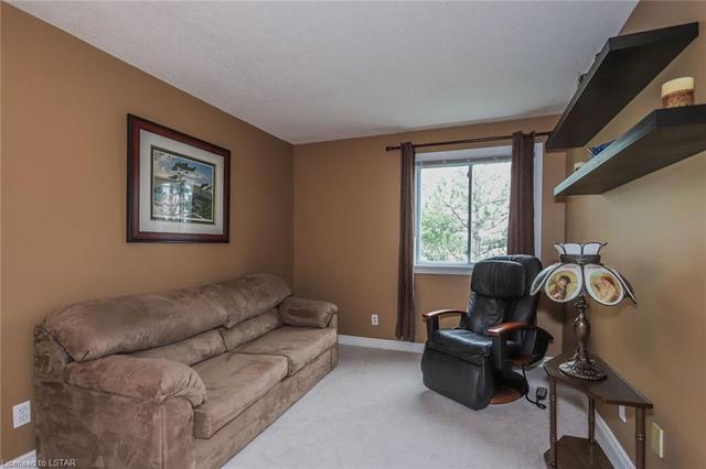 210 - 733 Deveron Cres, House attached with 3 bedrooms, 1 bathrooms and 1 parking in London ON | Image 21