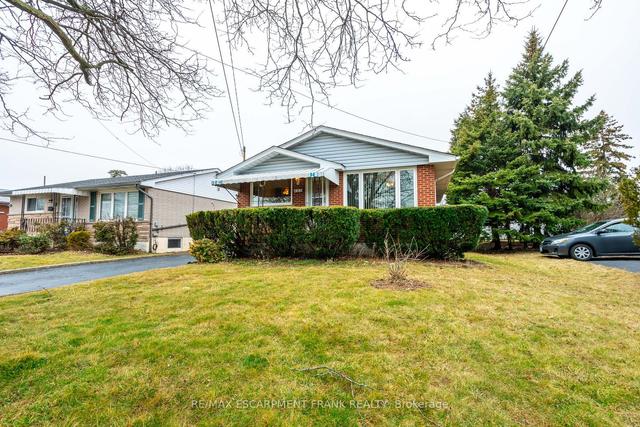 888 Upper Ottawa St, House detached with 2 bedrooms, 2 bathrooms and 5 parking in Hamilton ON | Image 12