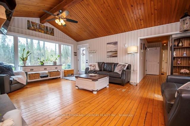 459 County Rd 24, House detached with 4 bedrooms, 1 bathrooms and 10 parking in Kawartha Lakes ON | Image 2