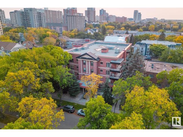 401 - 10232 115 St Nw, Condo with 2 bedrooms, 2 bathrooms and 2 parking in Edmonton AB | Image 1