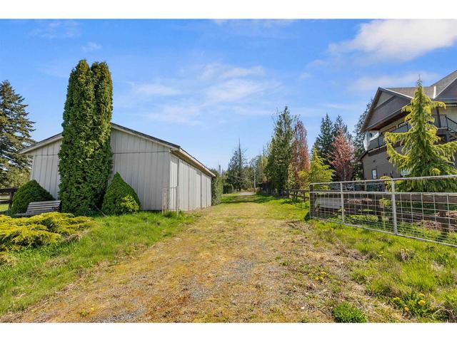 19557 82 A Avenue, House other with 3 bedrooms, 2 bathrooms and 20 parking in Surrey BC | Image 33