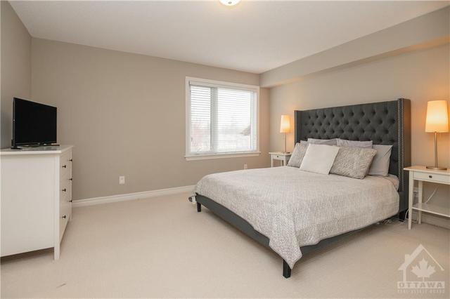 814 Fletcher Cir, Townhouse with 3 bedrooms, 3 bathrooms and 3 parking in Ottawa ON | Image 16