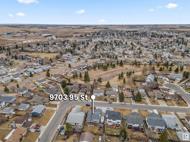 9703 95 St, House detached with 4 bedrooms, 2 bathrooms and null parking in Morinville AB | Image 4