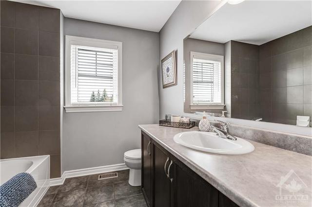 218 Espin Hts, Townhouse with 3 bedrooms, 3 bathrooms and 3 parking in Ottawa ON | Image 24