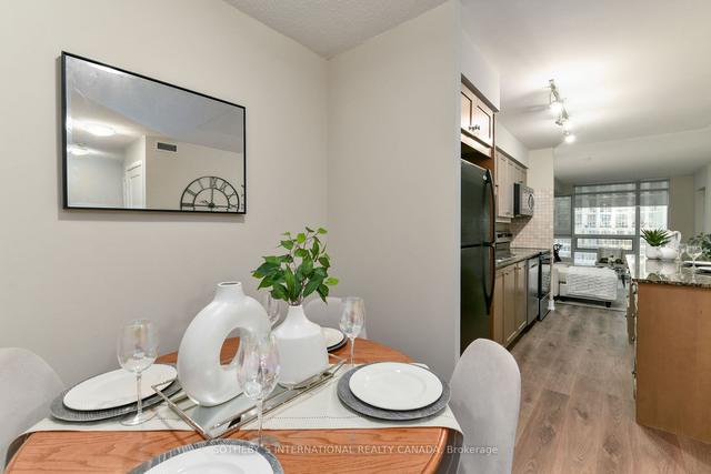 820 - 20 Blue Jays Way N, Condo with 1 bedrooms, 1 bathrooms and 1 parking in Toronto ON | Image 2