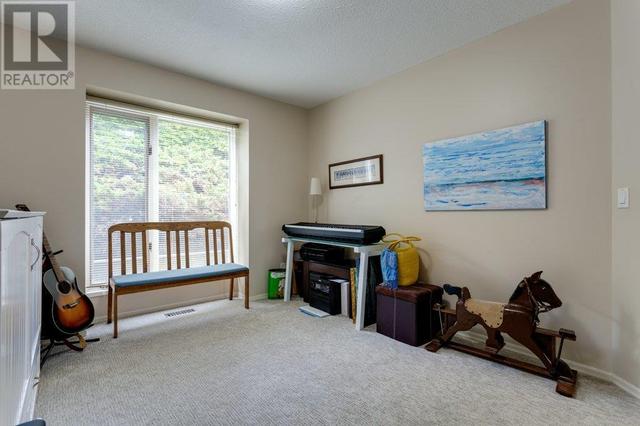 2226 Golf Course Dr, House attached with 2 bedrooms, 2 bathrooms and 2 parking in West Kelowna BC | Image 28