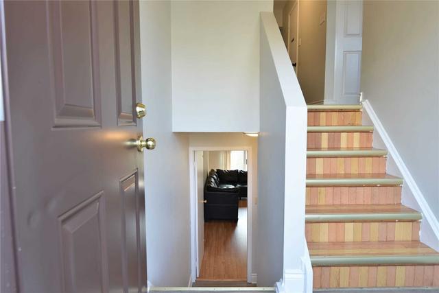 35 Carleton Pl, Townhouse with 3 bedrooms, 2 bathrooms and 2 parking in Brampton ON | Image 23