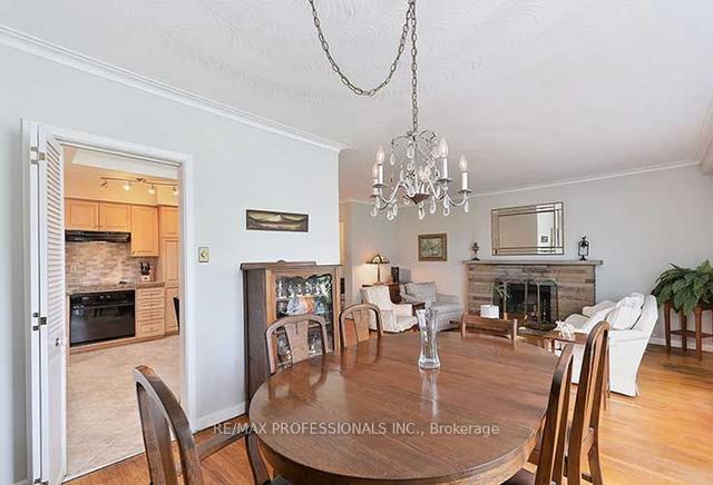 468 Martin Grove Rd, House detached with 3 bedrooms, 1 bathrooms and 5 parking in Toronto ON | Image 2