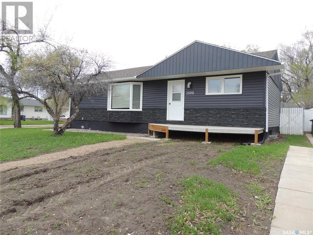 1500 Thorn Cres, House detached with 5 bedrooms, 2 bathrooms and null parking in Estevan SK | Image 3