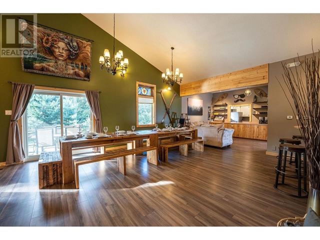 1502 Mountain View Drive, House detached with 6 bedrooms, 3 bathrooms and 10 parking in Revelstoke BC | Image 13