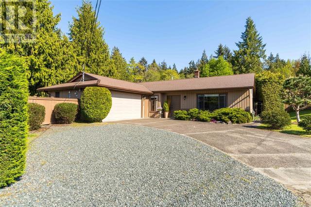 834 Sonora Pl, House detached with 3 bedrooms, 2 bathrooms and 4 parking in Qualicum Beach BC | Image 1
