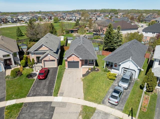 1260 Dartmoor St, House detached with 2 bedrooms, 2 bathrooms and 3 parking in Oshawa ON | Image 1