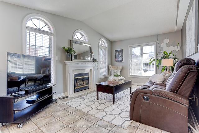 9 Arnold Cres, House detached with 4 bedrooms, 4 bathrooms and 6 parking in Whitby ON | Image 7