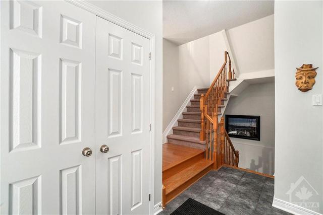 531 Devonwood Cir, Townhouse with 3 bedrooms, 3 bathrooms and 3 parking in Ottawa ON | Image 4