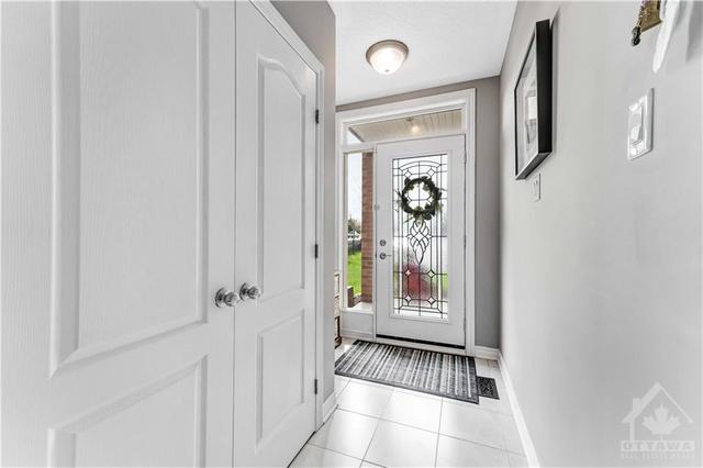 218 Espin Hts, Townhouse with 3 bedrooms, 3 bathrooms and 3 parking in Ottawa ON | Image 3
