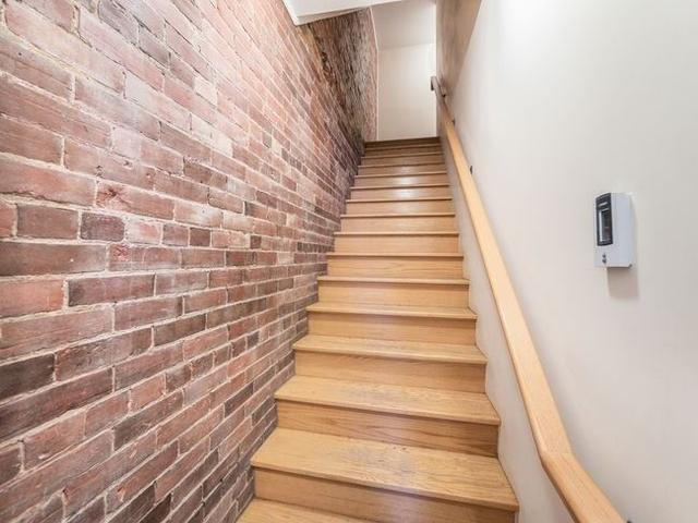 190 Ossington Ave, Home with 6 bedrooms, 3 bathrooms and 2 parking in Toronto ON | Image 40