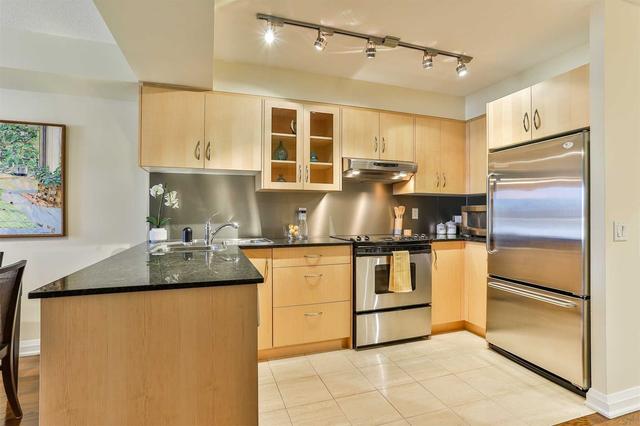 302 - 3 Mcalpine St, Condo with 1 bedrooms, 1 bathrooms and 1 parking in Toronto ON | Image 3