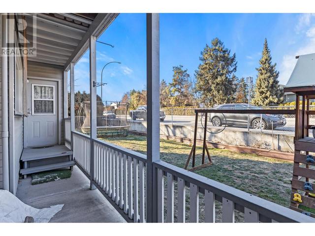1947/1949 Burtch Rd, House detached with 5 bedrooms, 3 bathrooms and 4 parking in Kelowna BC | Image 28