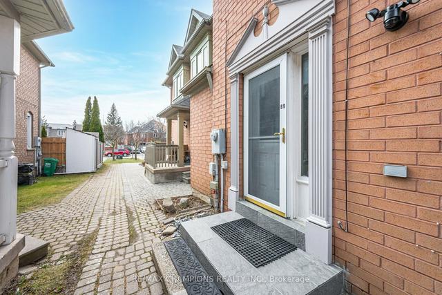 89 Quail Feather Cres, House attached with 3 bedrooms, 3 bathrooms and 2 parking in Brampton ON | Image 23