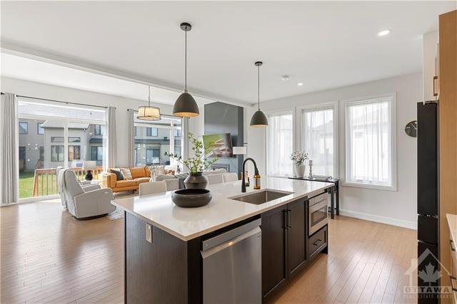 52 Viceroy Mews, House detached with 5 bedrooms, 4 bathrooms and 4 parking in Ottawa ON | Image 8