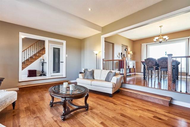 2747 Bellwood Dr, House detached with 3 bedrooms, 4 bathrooms and 8 parking in Clarington ON | Image 3