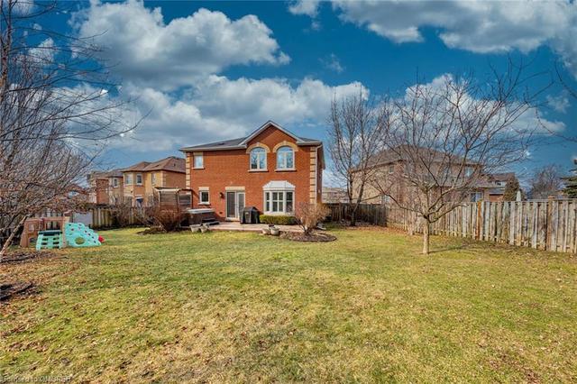 11 Fenflower Court, House detached with 4 bedrooms, 2 bathrooms and 6 parking in Brampton ON | Image 39