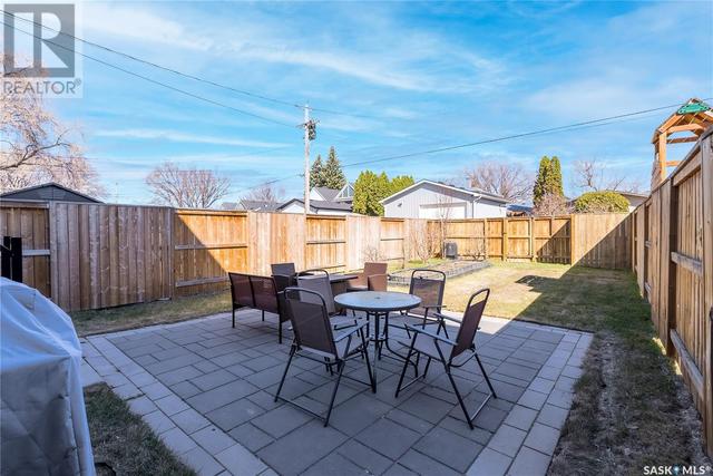 327 2nd Street E, House semidetached with 3 bedrooms, 3 bathrooms and null parking in Saskatoon SK | Image 41