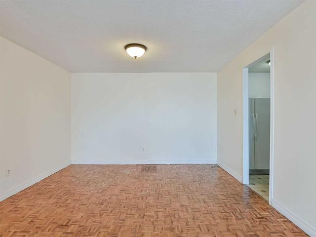 1313 - 50 Mississauga Valley Blvd, Condo with 3 bedrooms, 2 bathrooms and 1 parking in Mississauga ON | Image 4