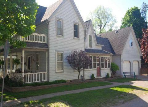235 Main St E, House detached with 3 bedrooms, 2 bathrooms and 5 parking in Oxford ON | Image 1
