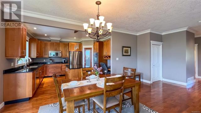 3431 Mary Anne Cres, House detached with 5 bedrooms, 4 bathrooms and 5 parking in Colwood BC | Image 10