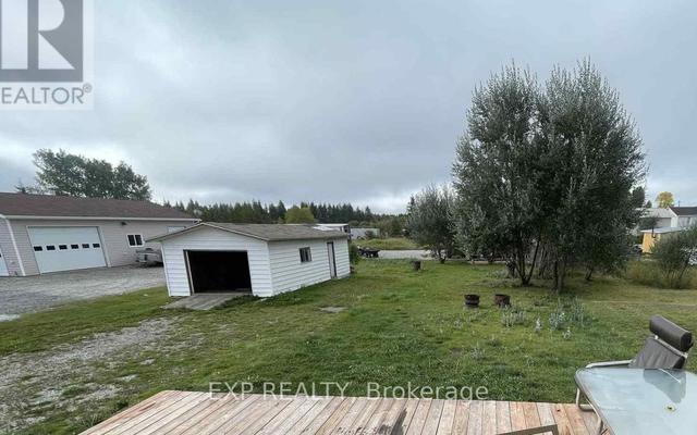 20 Edward St, House detached with 2 bedrooms, 1 bathrooms and 5 parking in Cochrane, Unorganized, North Part ON | Image 2