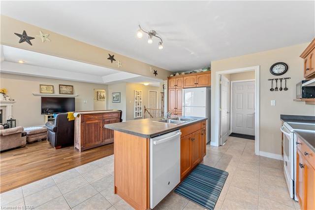 1622 Heritage Park Drive, House detached with 4 bedrooms, 2 bathrooms and 4 parking in Sarnia ON | Image 1