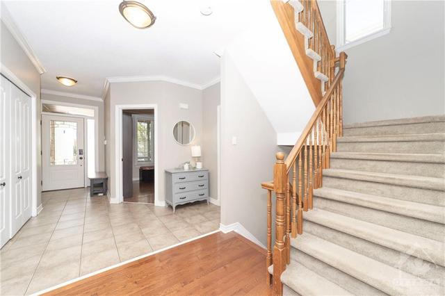 11 Witherspoon Cres, House detached with 4 bedrooms, 3 bathrooms and 4 parking in Ottawa ON | Image 4