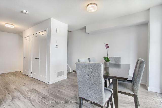 221 W Oak Trl, Townhouse with 2 bedrooms, 2 bathrooms and 2 parking in Kitchener ON | Image 7