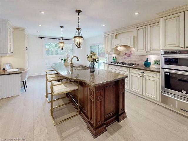 2269 All Saints Crescent, House detached with 4 bedrooms, 3 bathrooms and 4 parking in Oakville ON | Image 3
