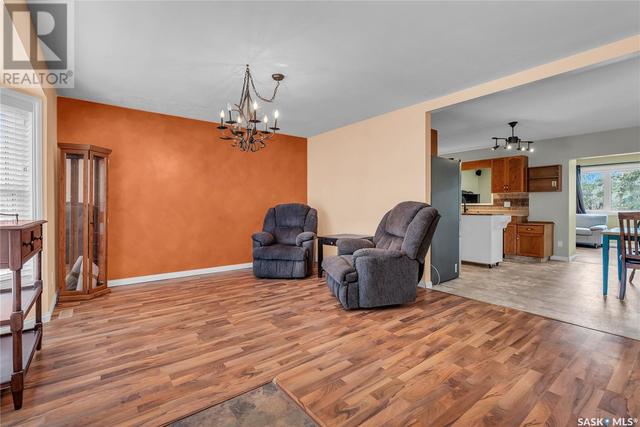 330 Flavelle Cres, House detached with 5 bedrooms, 3 bathrooms and null parking in Saskatoon SK | Image 3