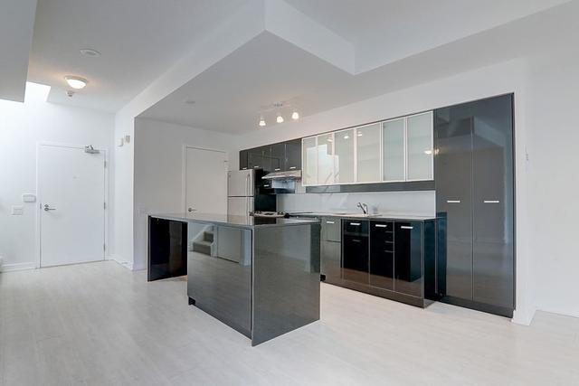 th09 - 19 Singer Crt, Townhouse with 3 bedrooms, 3 bathrooms and 1 parking in Toronto ON | Image 7