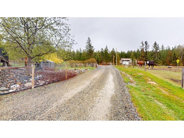 4101 9th St S, House detached with 2 bedrooms, 2 bathrooms and null parking in East Kootenay C BC | Image 4