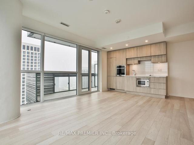 2909 - 39 Roehampton Ave, Condo with 3 bedrooms, 2 bathrooms and 1 parking in Toronto ON | Image 33