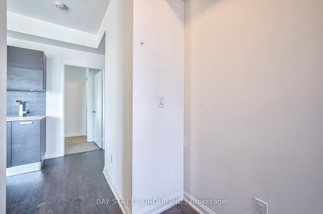 2208 - 11 Bogert Ave, Condo with 2 bedrooms, 2 bathrooms and 1 parking in Toronto ON | Image 19