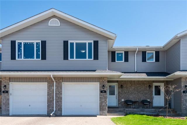 39 Winston Ave, Townhouse with 3 bedrooms, 3 bathrooms and 2 parking in Petawawa ON | Image 2