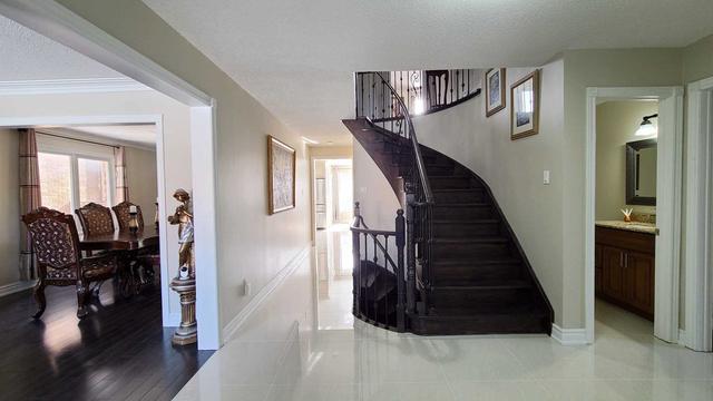 46 Kevi Cres, House detached with 4 bedrooms, 5 bathrooms and 5 parking in Richmond Hill ON | Image 7