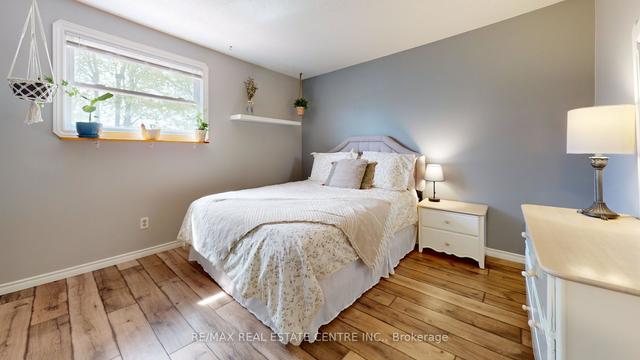 118 Imperial Rd N, House detached with 3 bedrooms, 2 bathrooms and 2 parking in Guelph ON | Image 18
